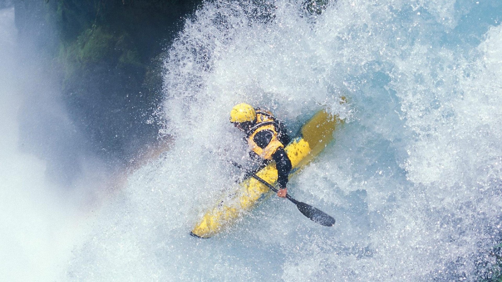 开云官网登录-弗兰：凭借强大的身体对抗能力和出色的防守技术，他成为了全黑队的防线保障